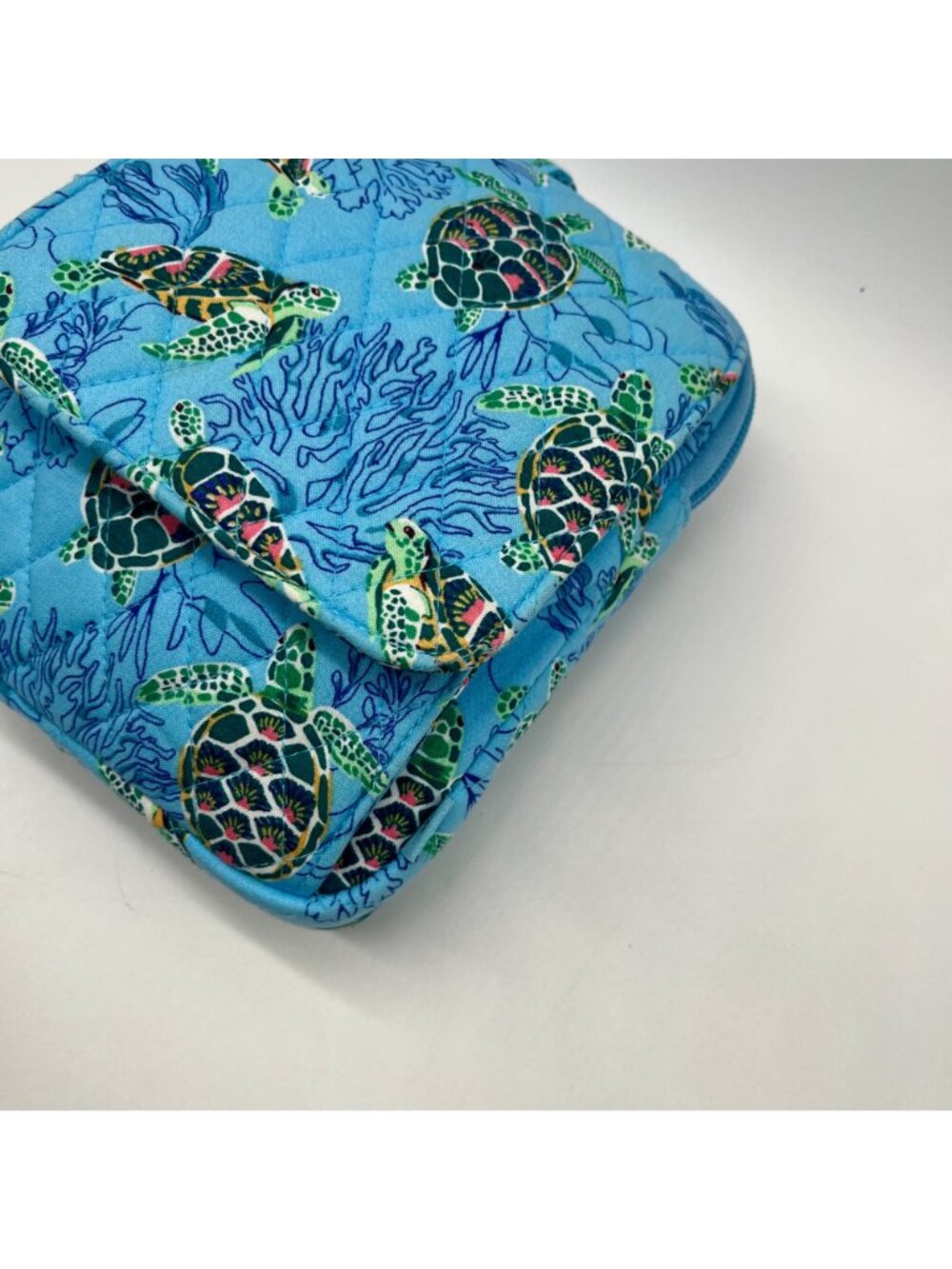 Vera Bradley Blue Sea Turtle & Coral Quilted Cotton Organizer - Picture 6 of 10
